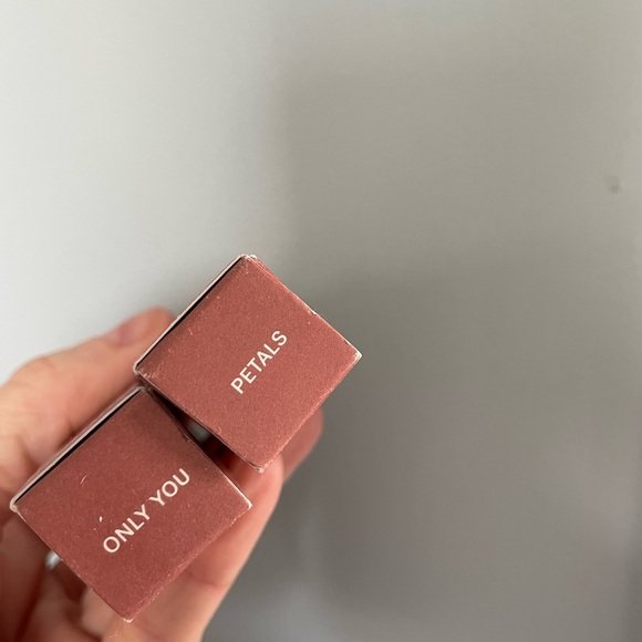 2 ILIA Balmy Gloss Tinted Lip Oil - Pink shades - Picture 2 of 8